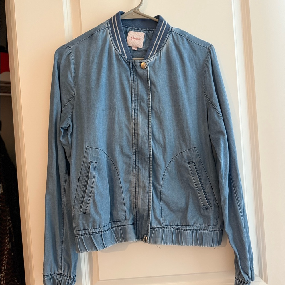 Vintage Y2K - Candie's - Light Blue Denim Jacket with Striped Collar. Size M